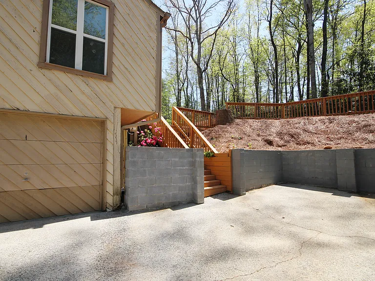 747 Bayliss Dr — Photo 7