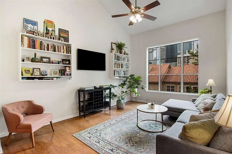 Photo 2 of 43 - 955 Juniper St NE #3327 - Atlanta, GA Building Photo - 955 Juniper St NE #3327