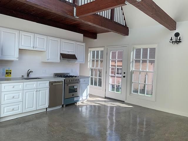 1st image of 3262 Greenfield Ave