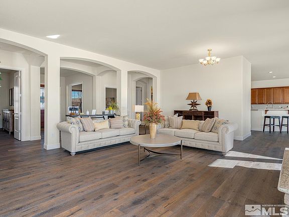 5th image of 210 Pebble Creek Dr