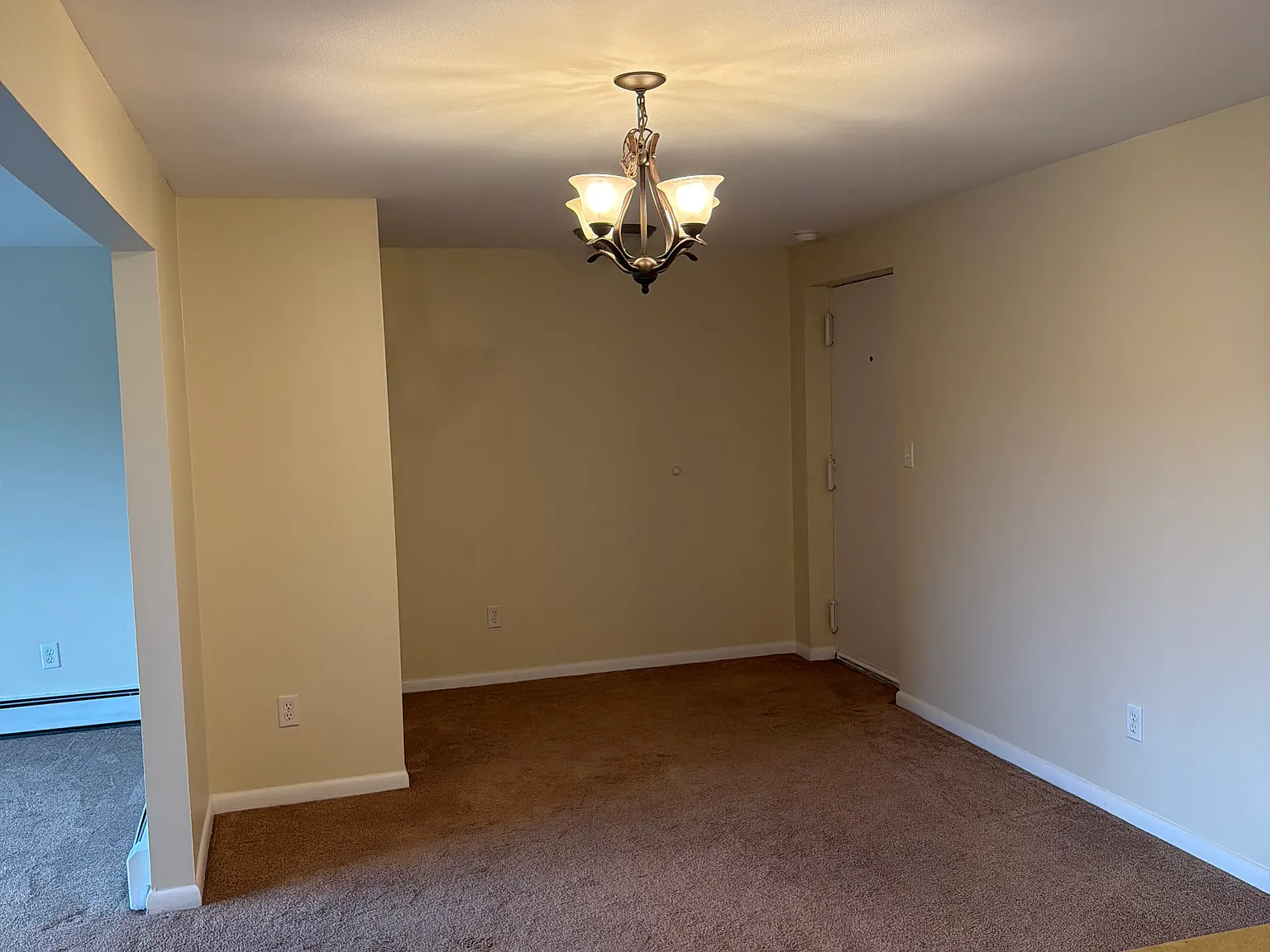 2 bed, 750 sqft, $1,300 — Photo 3