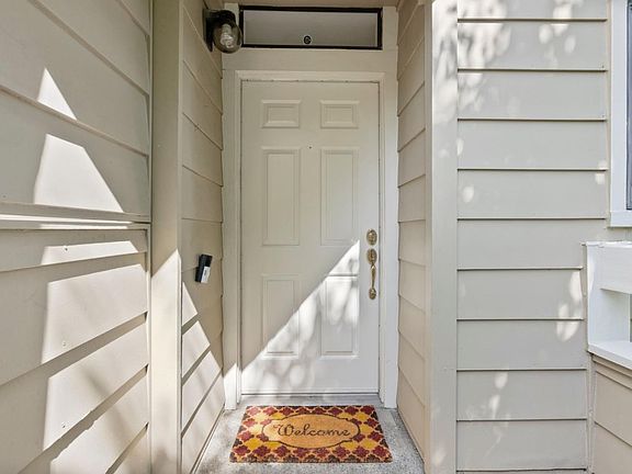 4th image of 912 Shoreline Dr