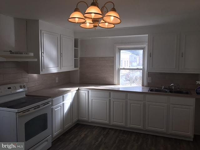 2nd image of 426 E Washington St