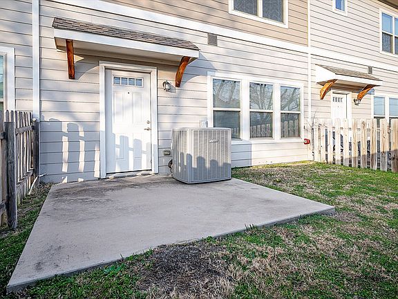 2nd image of 2721 Vine Ct
