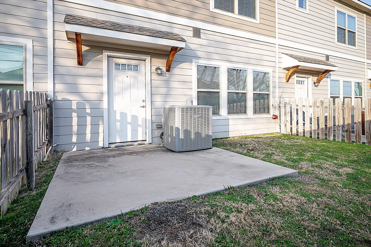Building Photo - 2721 Vine Ct