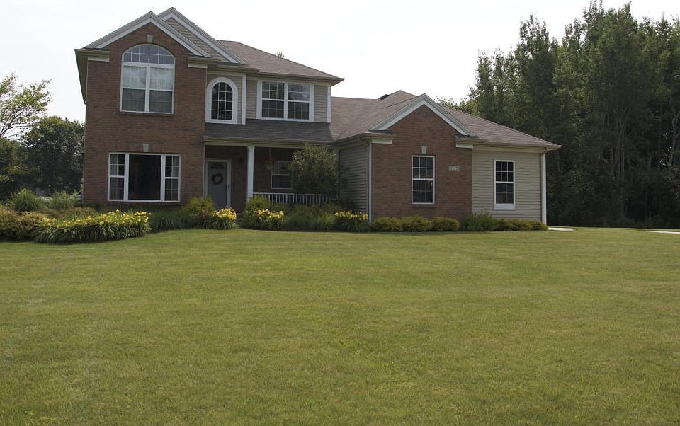 1st image of 9332 Garden Gate Dr NE