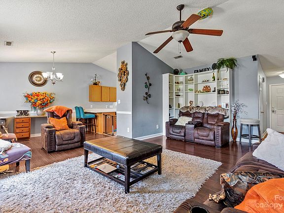 5th image of 4703 Titus Ct