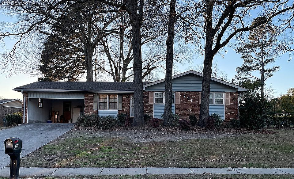 1st image of 221 Burns Dr