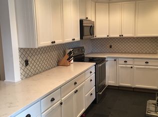 10386 Cedar Island Rd, White Lake, MI 48386
