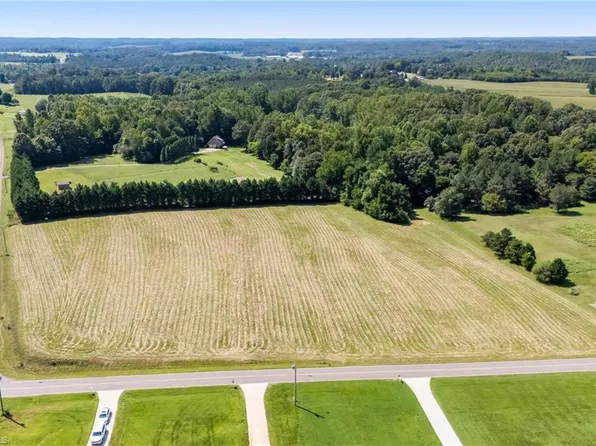 146 Rimrock Rd #9, Harmony, NC 28634