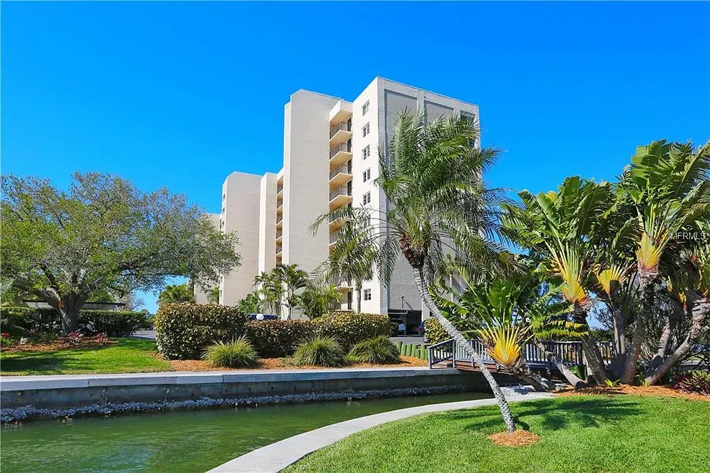 1 bed, 950 sqft, $2,750 — Photo 3