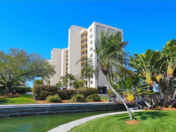 Not only is The Pointe private, but it also has its own little private island for you to enjoy whether it is a picnic or just walking barefoot in the grass enjoying the surrounding nature--birds, fish, dolphin, manatee, human paddle boarders.