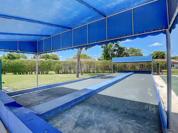 5220 Las Verdes Cir APT 322, Delray Beach, FL 33484