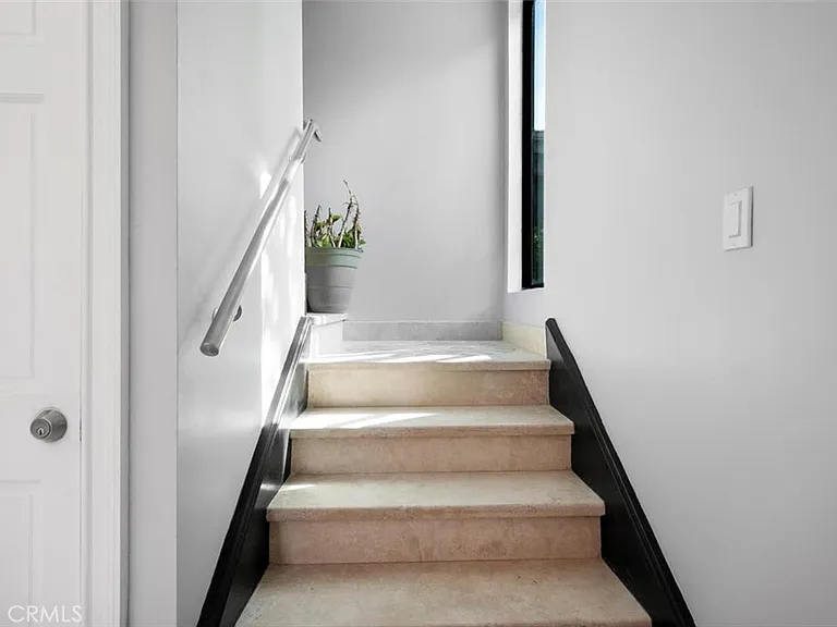 905 Dickson St #1 — Photo 36