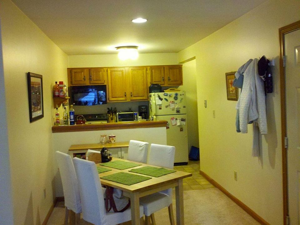 Kitchen dining area
