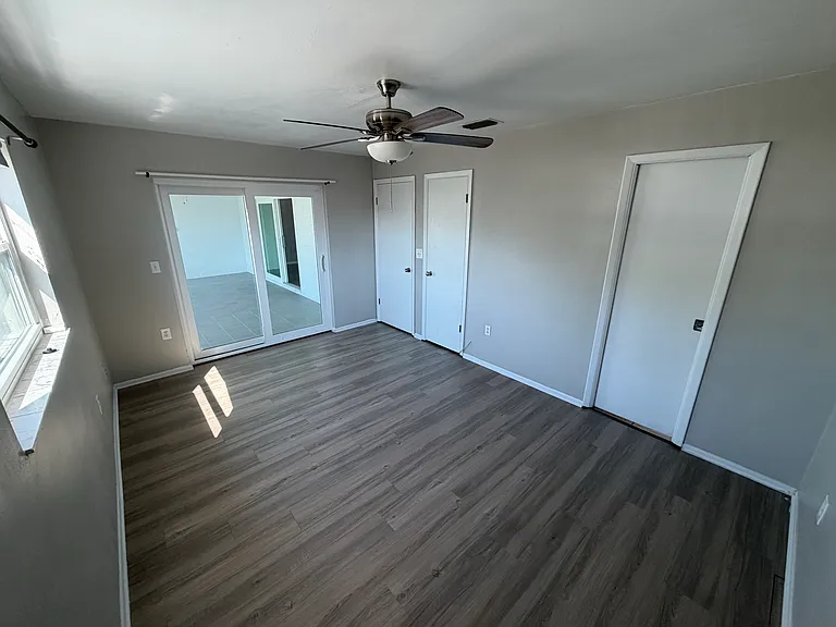 7520 Hawthorn Dr — Photo 8
