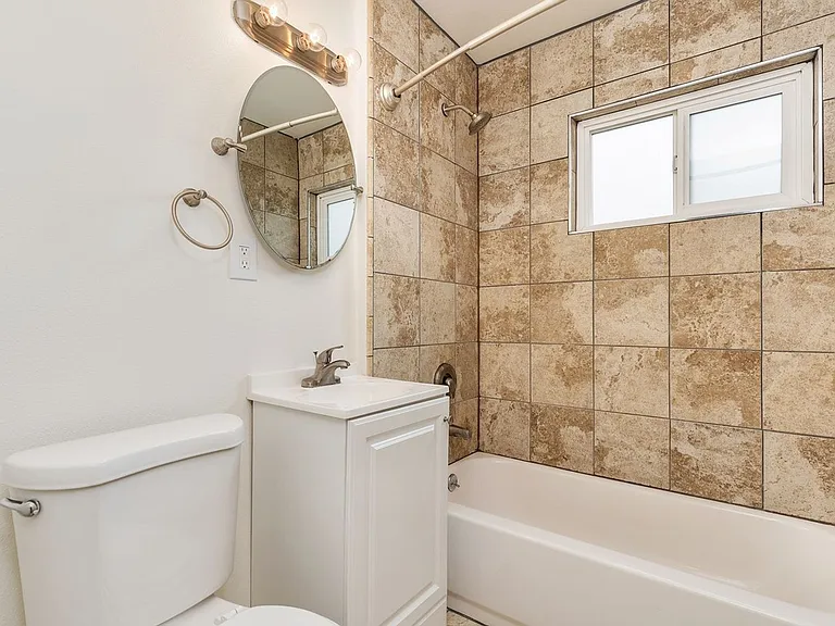 Canyon Drive Apartment Homes — Photo 19