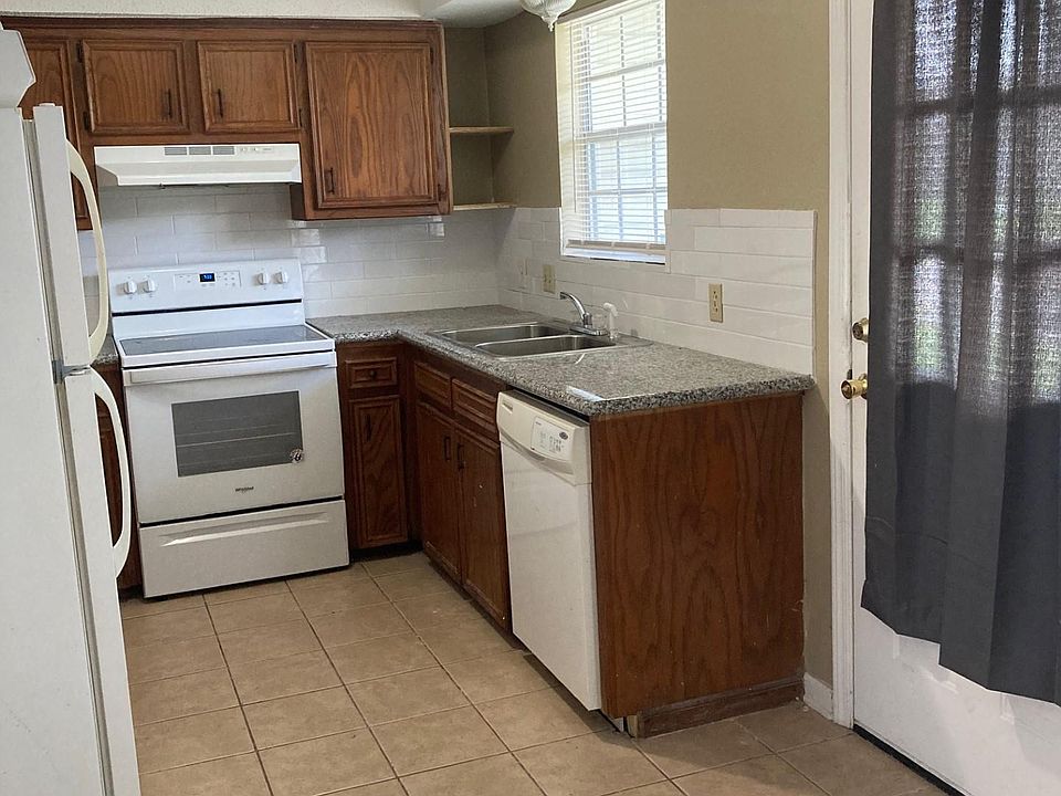 1st image of 40449 W Hernandez Ave APT 2