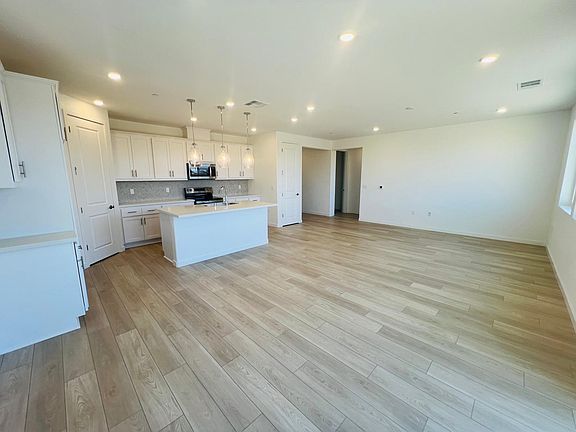 3rd image of 1749 Lacey Ave