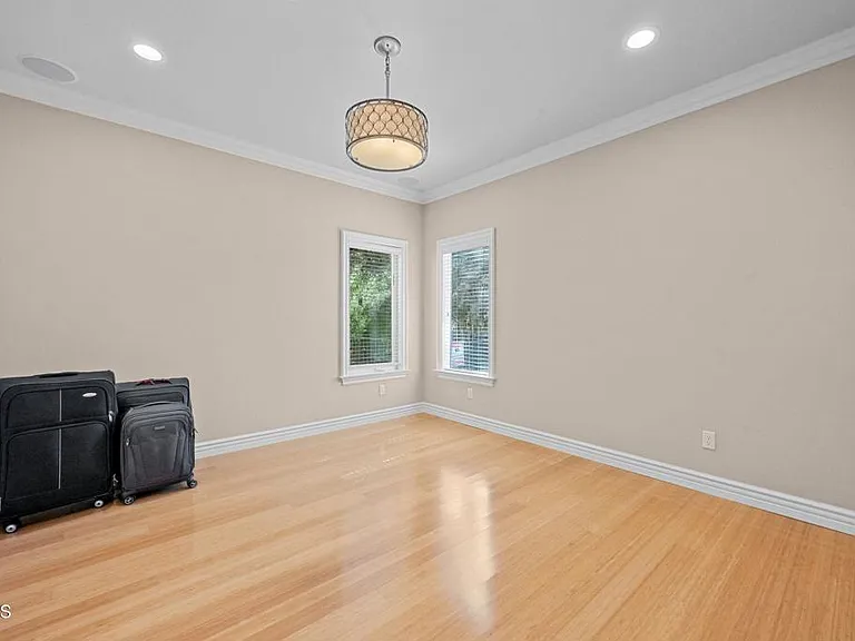 3263 New York Dr — Photo 32