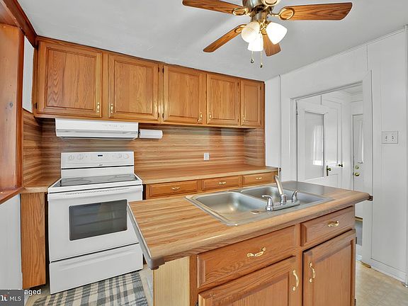 4th image of 799 Hanover Pike