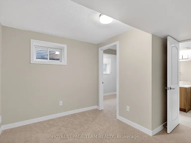 297 Les Emmerson Dr — Photo 31