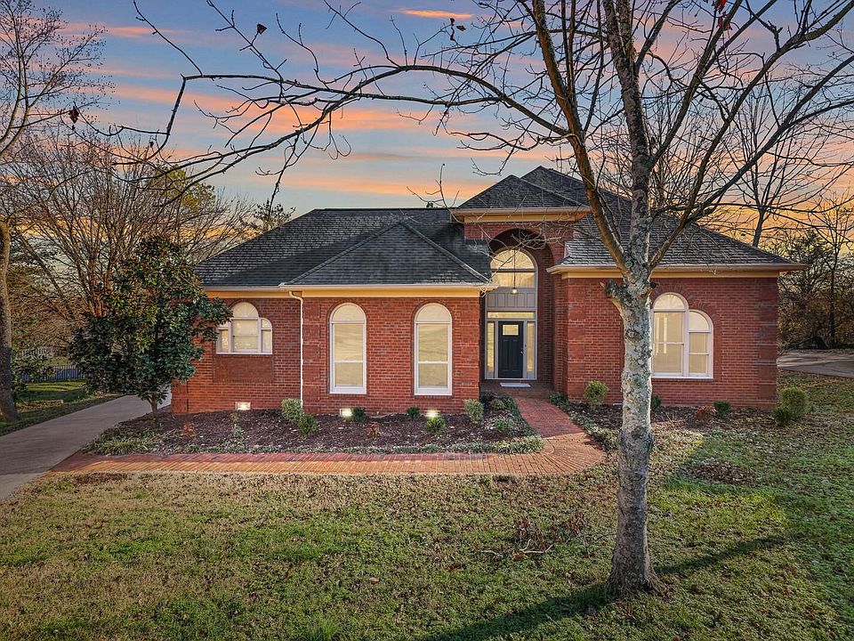 1st image of 109 Troon Ct