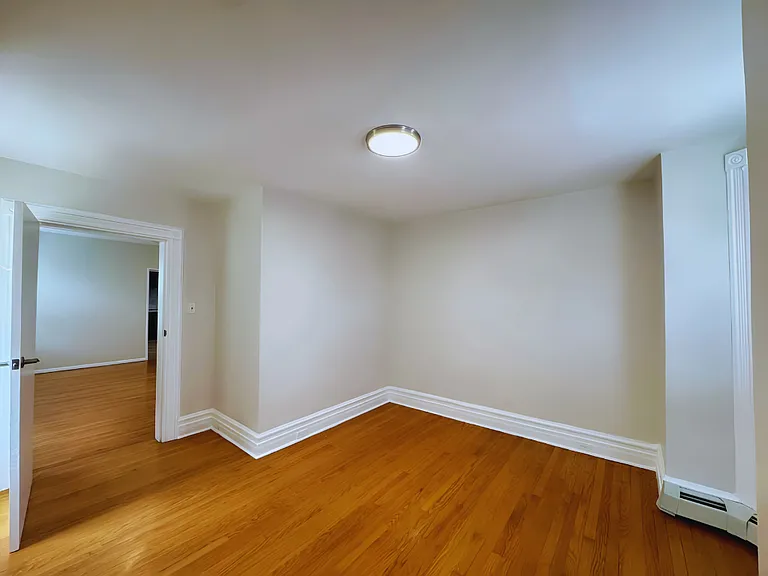 400 Davis Ave #2 — Photo 4