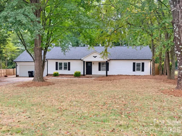 3758 Fieldcrest Cir NW, Concord, NC 28027