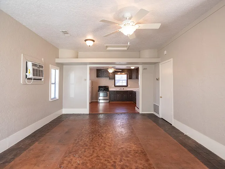 1725 Classen Blvd — Photo 4