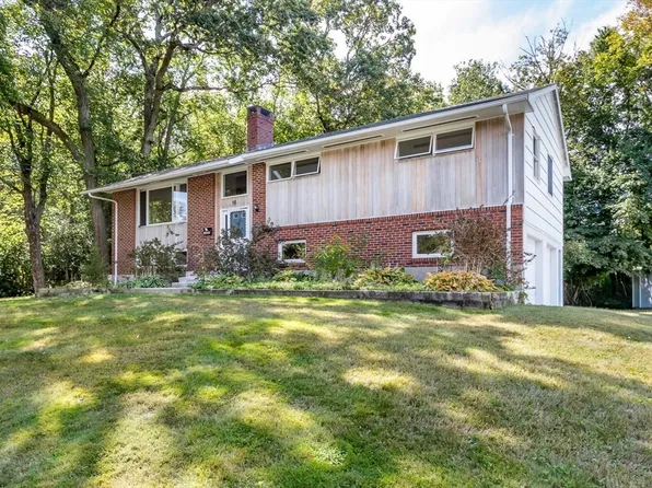 19 Walnut Knls, Canton, MA 02021