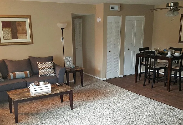 Brandywine Crossing Apartments — Photo 33