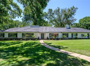 16 Country Aire Dr, Saint Louis, MO