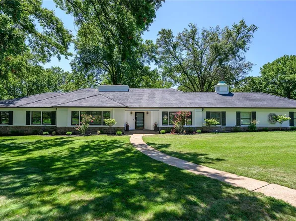 16 Country Aire Dr, Saint Louis, MO 63131