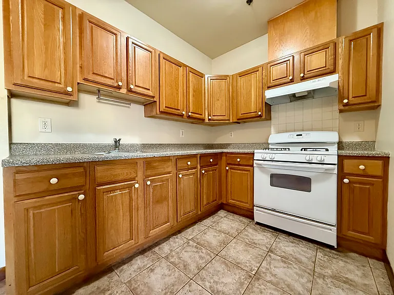 142 Fleming Ave #3B — Photo 3