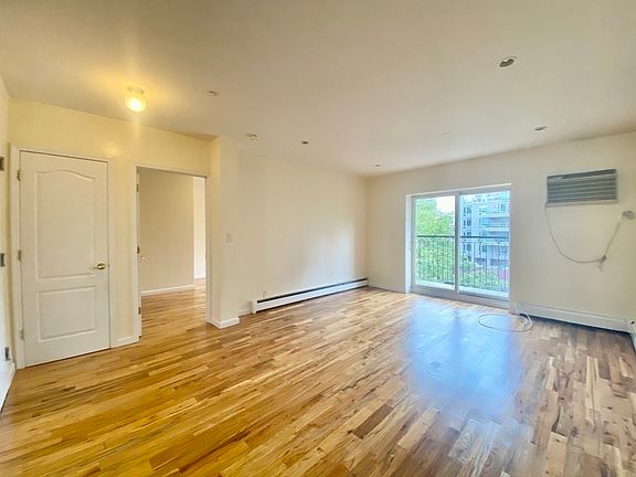 2nd image of 567 Warren St #34