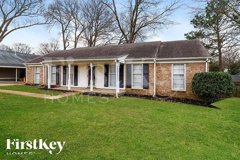 3 bed, 2.0 bath, 1762 sqft, $2,140 — Photo 2