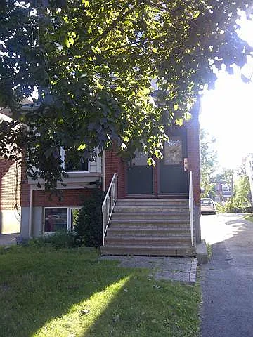 3 bed, 1.5 bath, 1400 sqft, $2,400 — Photo 1