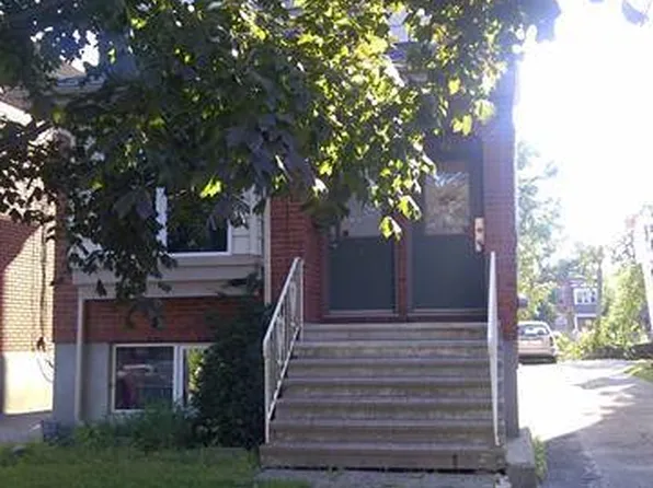 132 Hinton Ave N #1A, Ottawa, ON K1Y 1A1