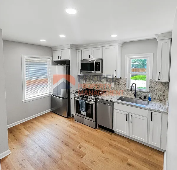5072 Winifred St — Photo 4