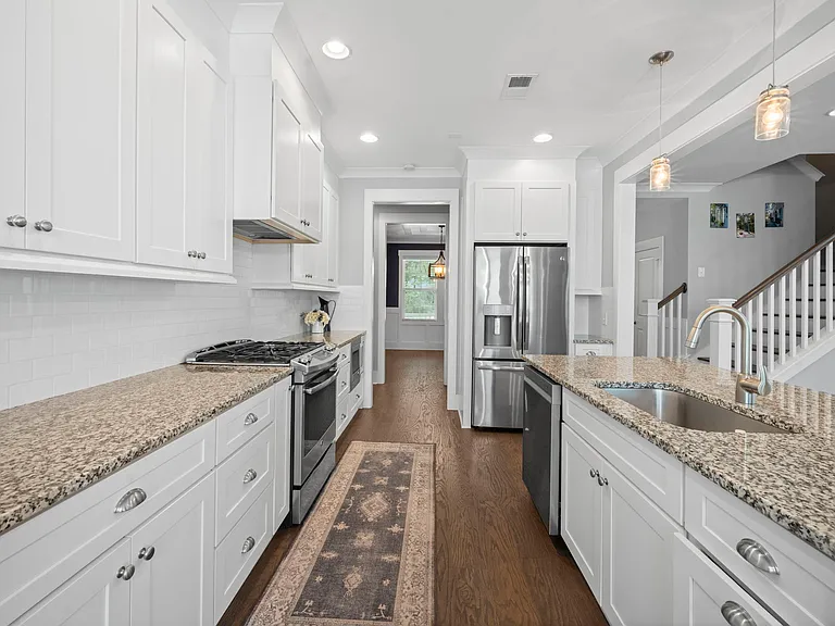 414 Hamlet Cir — Photo 3