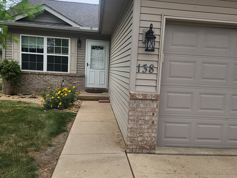 138 Hampton Way #138 — Photo 3