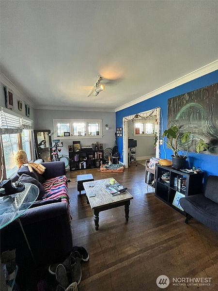 3rd image of 1010 Bellevue Court E