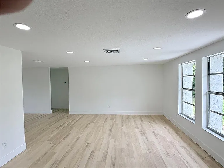 8512 Longboat Ln — Photo 2