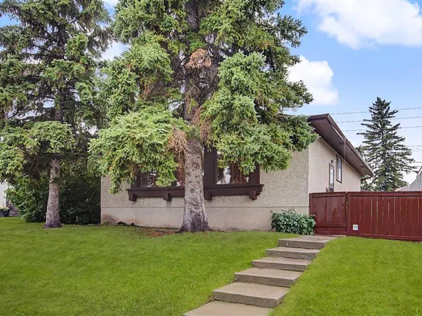 619 SW Penbrooke Rd SE, Calgary, AB T2A 3S9