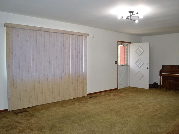 5th image of 360 Longview Dr SE