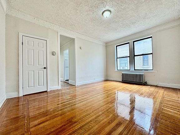 4th image of 138 Haven Ave #22B