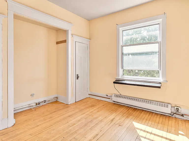 355 Elgin St #C — Photo 8