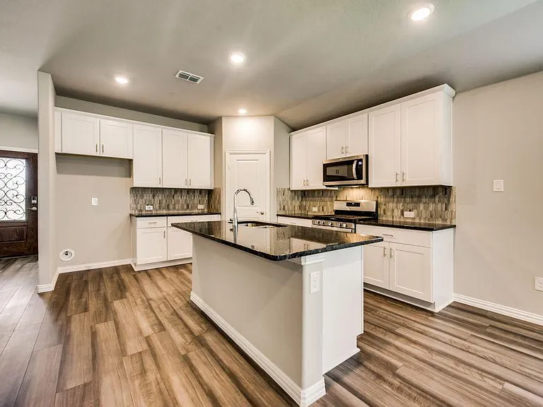 605 Cedar Springs Dr — Photo 16
