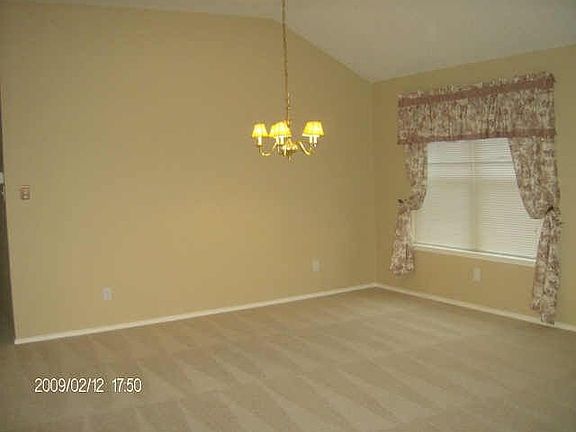 3rd image of 421 Deer Lake Dr